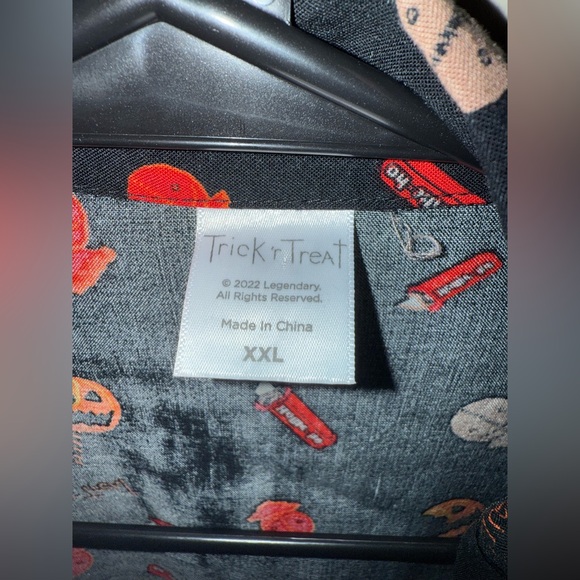 Spirit Halloween Trick ‘r Treat Halloween Button-Up Shirt - Picture 3 of 4